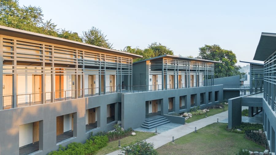 Vandhara Sarovar Premiere Resort & Spa - Dining & Amenities - Gola Holidays